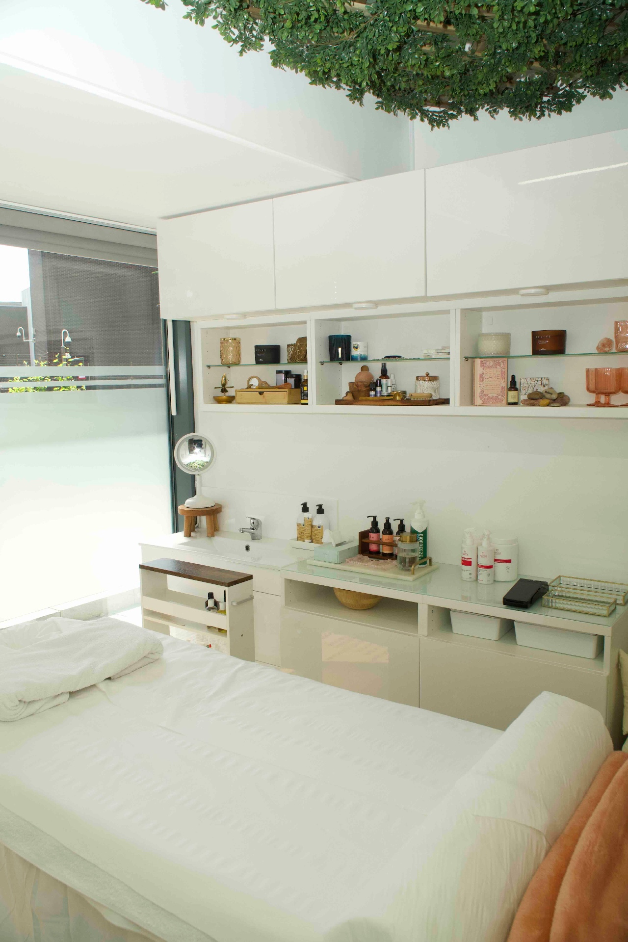 Beauty Rooms to Rent in London | Salon & Treatment Room Rental | WOW Beauty